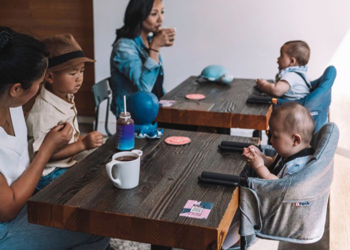 Bringing everyone closer at the table_G&G Perch Hanging High Chair