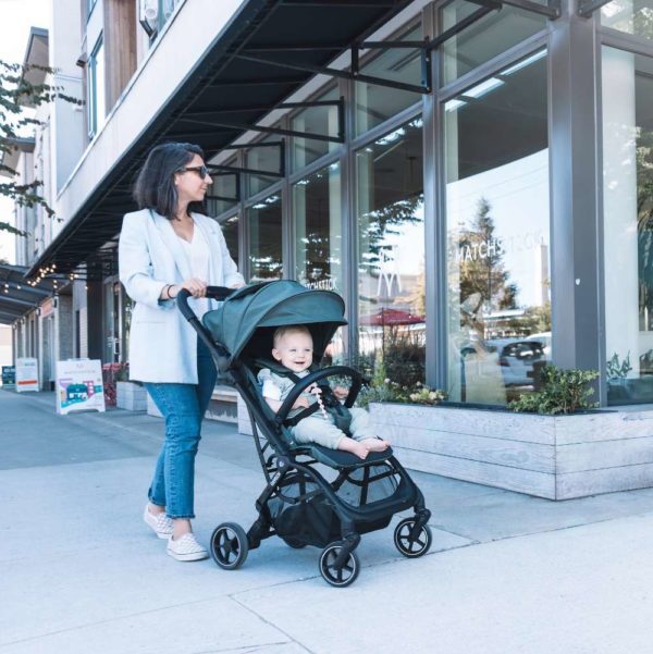 Oxygen-v2 Stroller Lifestyle Image